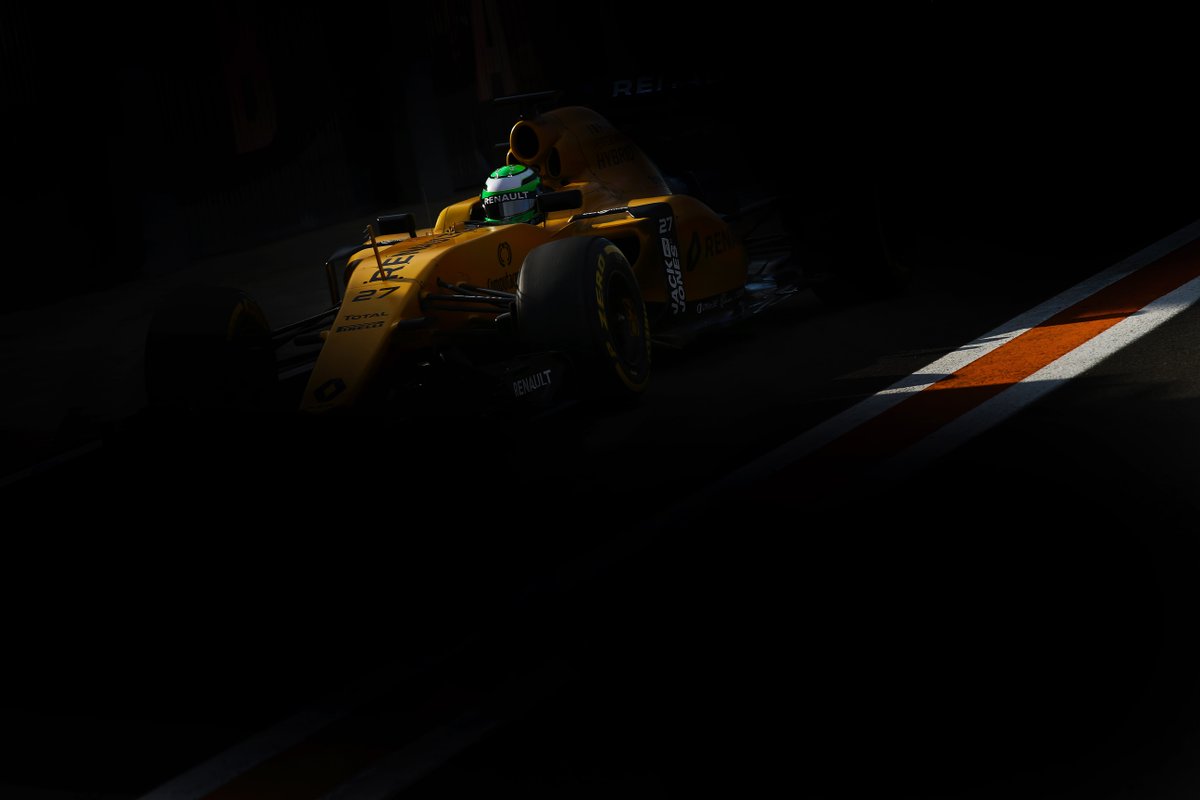 Primeira volta de Nico Hulkenberg no Renault R.S.16