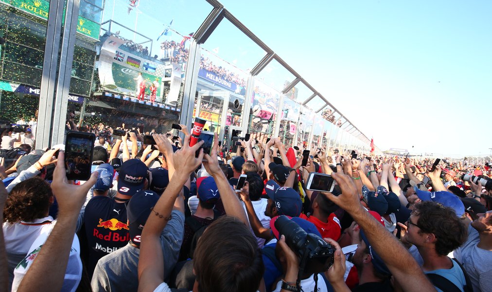 FIA vai investigar invasão de pista em Melbourne