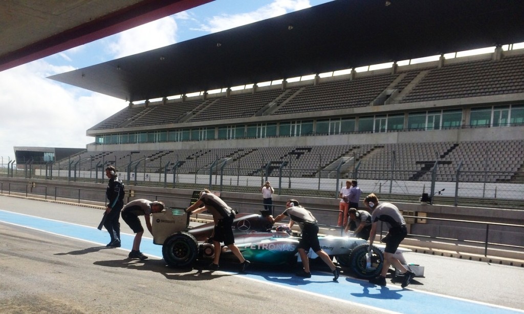 Mercedes testa com jovens pilotos em Portimão
