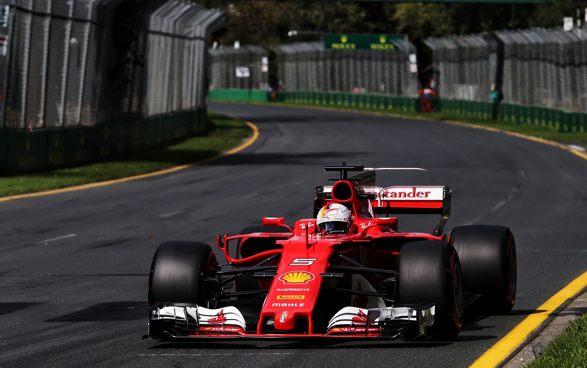 Sebastian Vettel com o melhor tempo antes da sessão de qualificação