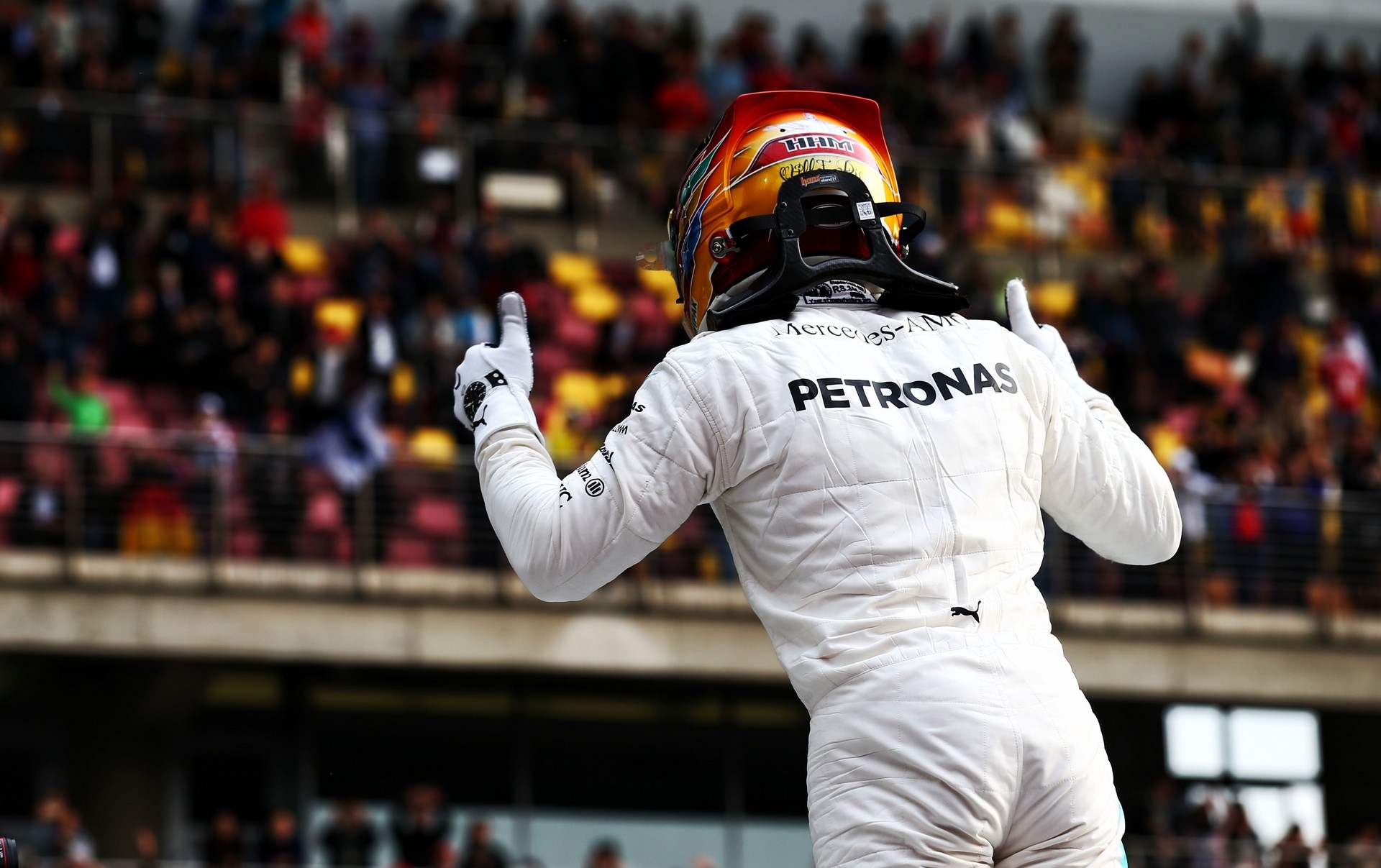 Hamilton bate Vettel e está na pole na China