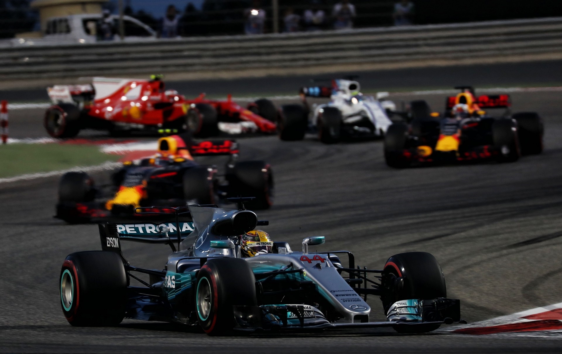 Hamilton lamenta erros depois de resultado “doloroso”