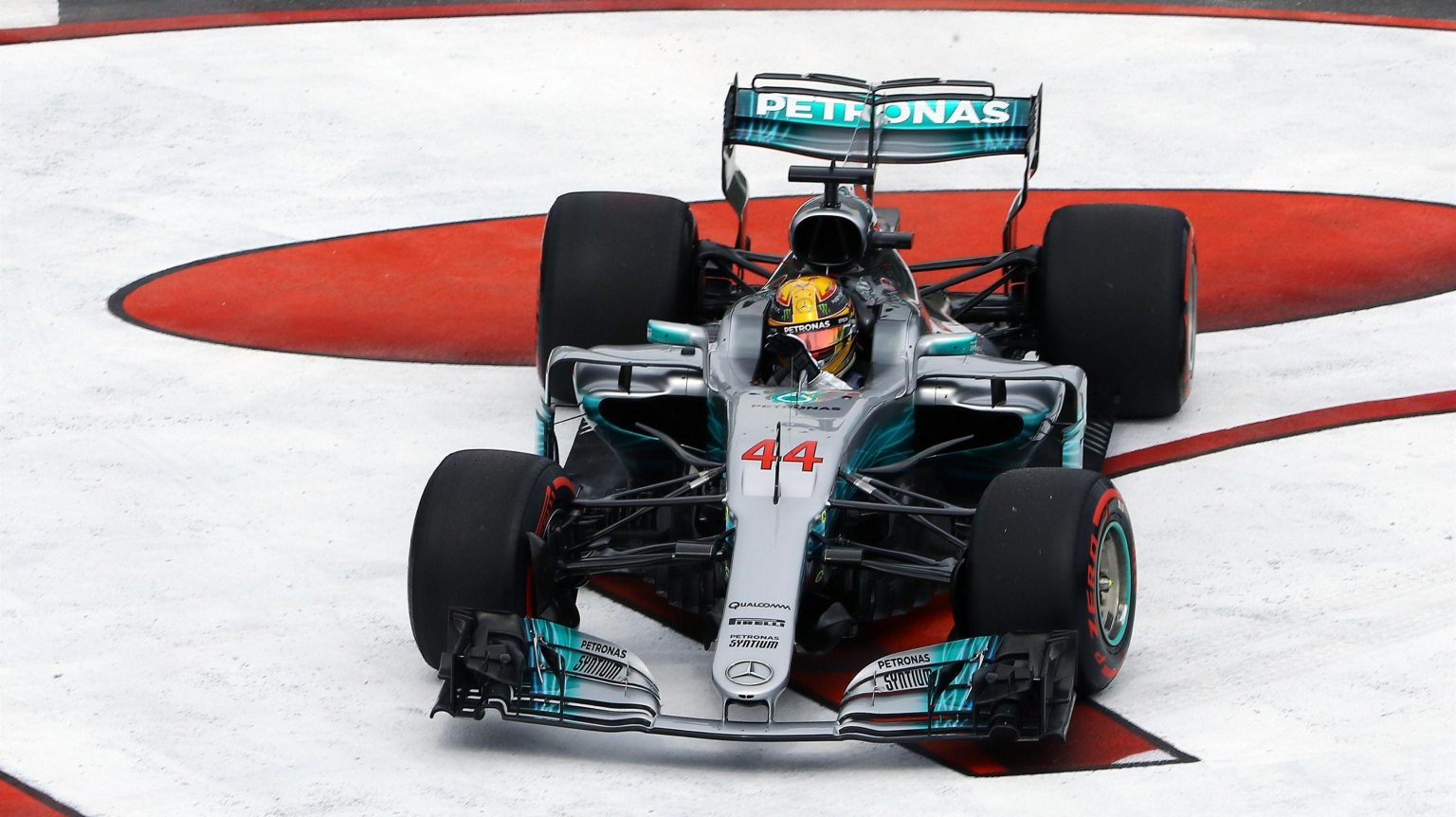 Hamilton: Mercedes está muito melhor do que no Mónaco