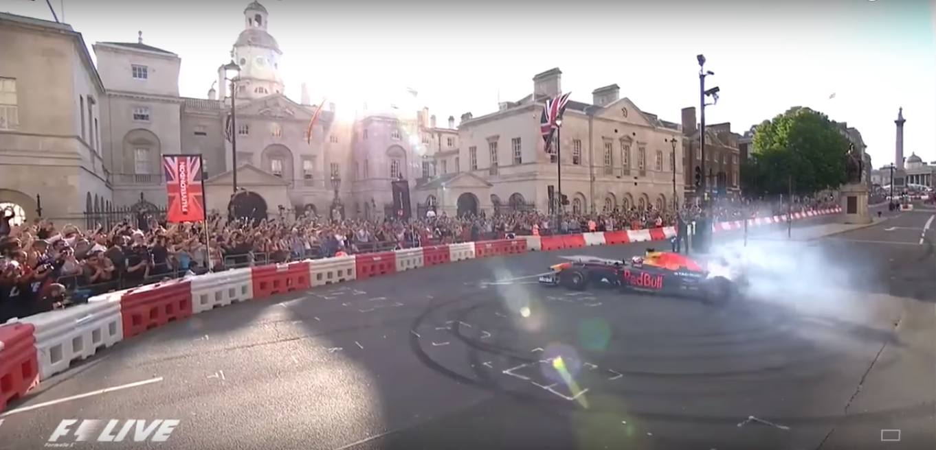 Vídeo: Espetacular exibição de Ricciardo com o Red Bull RB7