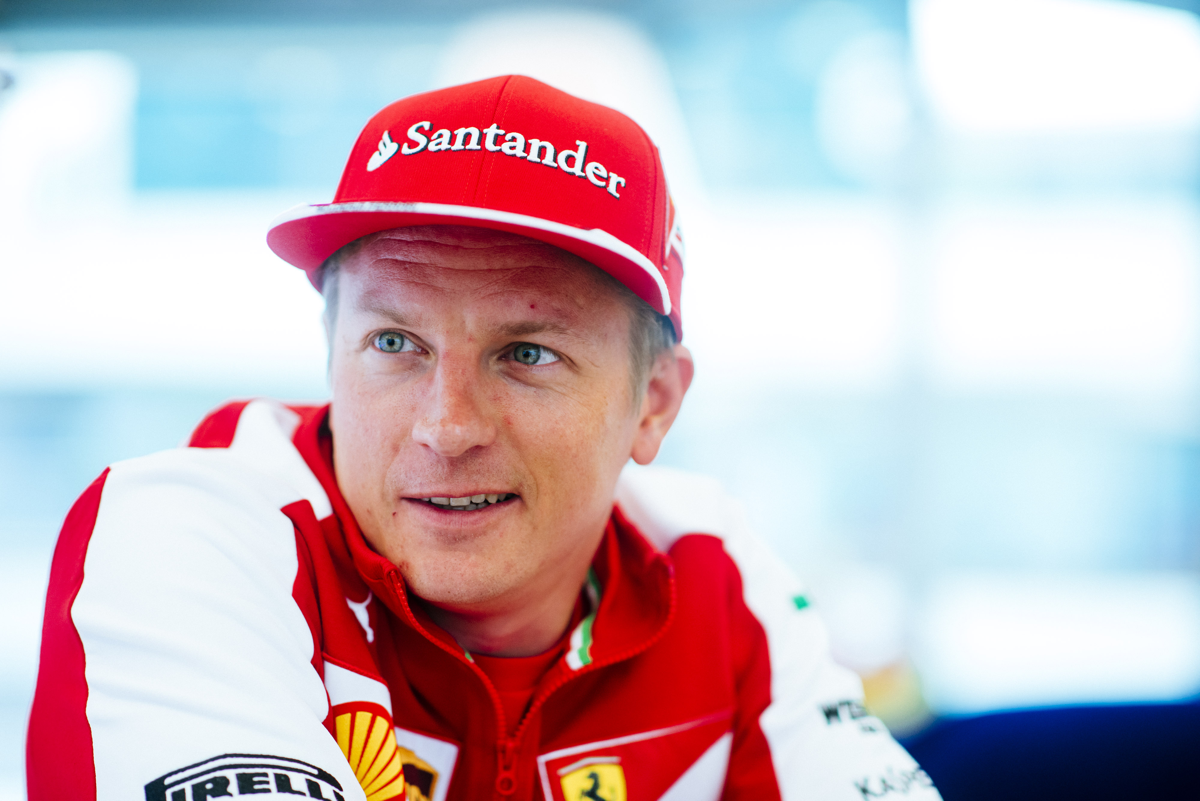 OFICIAL: Kimi Raikkonen renova com a Ferrari por mais um ano