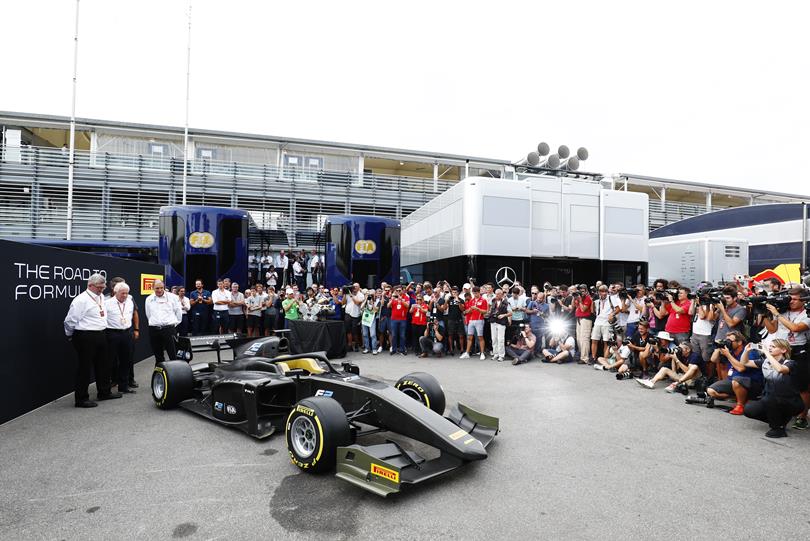 F2 apresenta novo monolugar com Halo e V6 Turbo