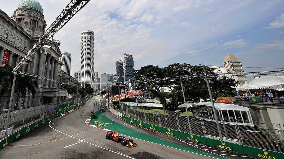 Daniel Ricciardo lidera primeira sessão em Singapura