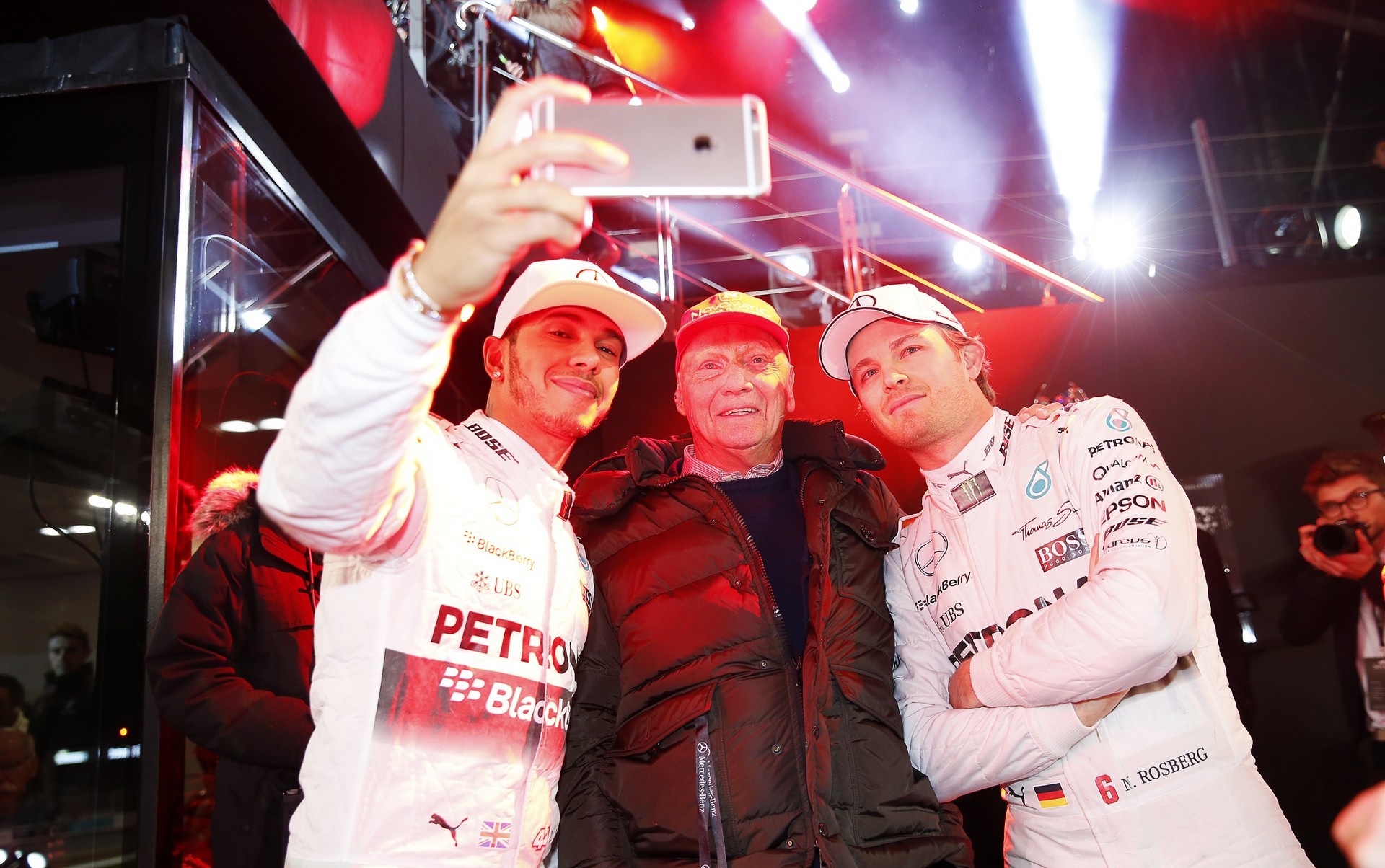 Mercedes ameaçou Hamilton e Rosberg com o despedimento em 2016, diz Niki Lauda