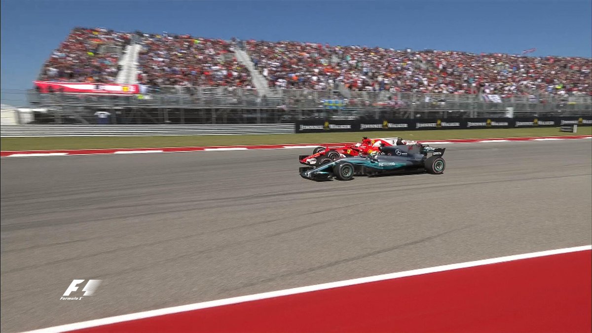 [Vídeo] Hamilton ultrapassa Vettel e assume liderança da corrida