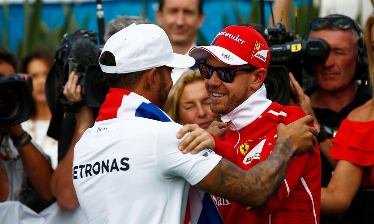 [Vídeo] Cumprimento entre Lewis Hamilton e Sebastian Vettel após a corrida