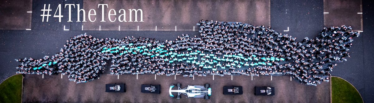 Mercedes recebe Hamilton e celebra títulos em Brackley