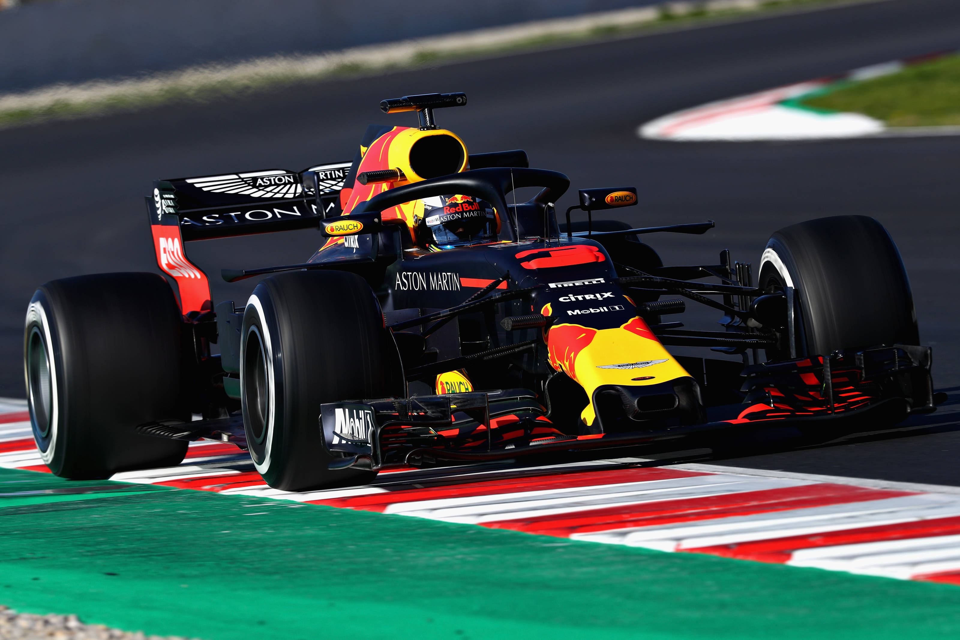 Ricciardo faz o melhor tempo dos testes e bate recorde da pista em Barcelona