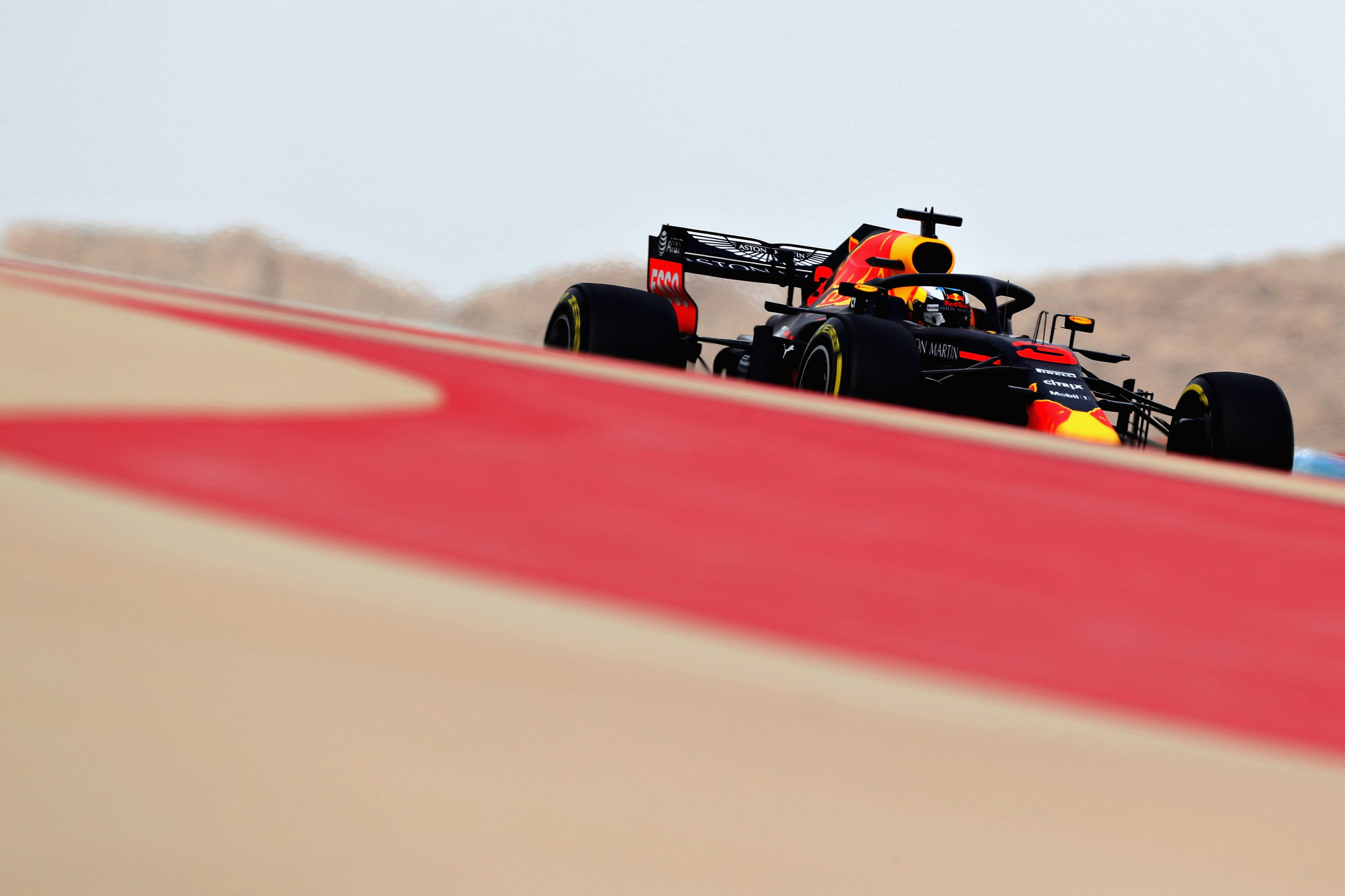 Ricciardo lidera primeira sessão de treinos livres no Bahrain