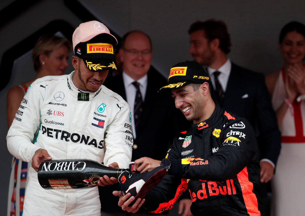 Hamilton considera improvável saída de Ricciardo da Red Bull