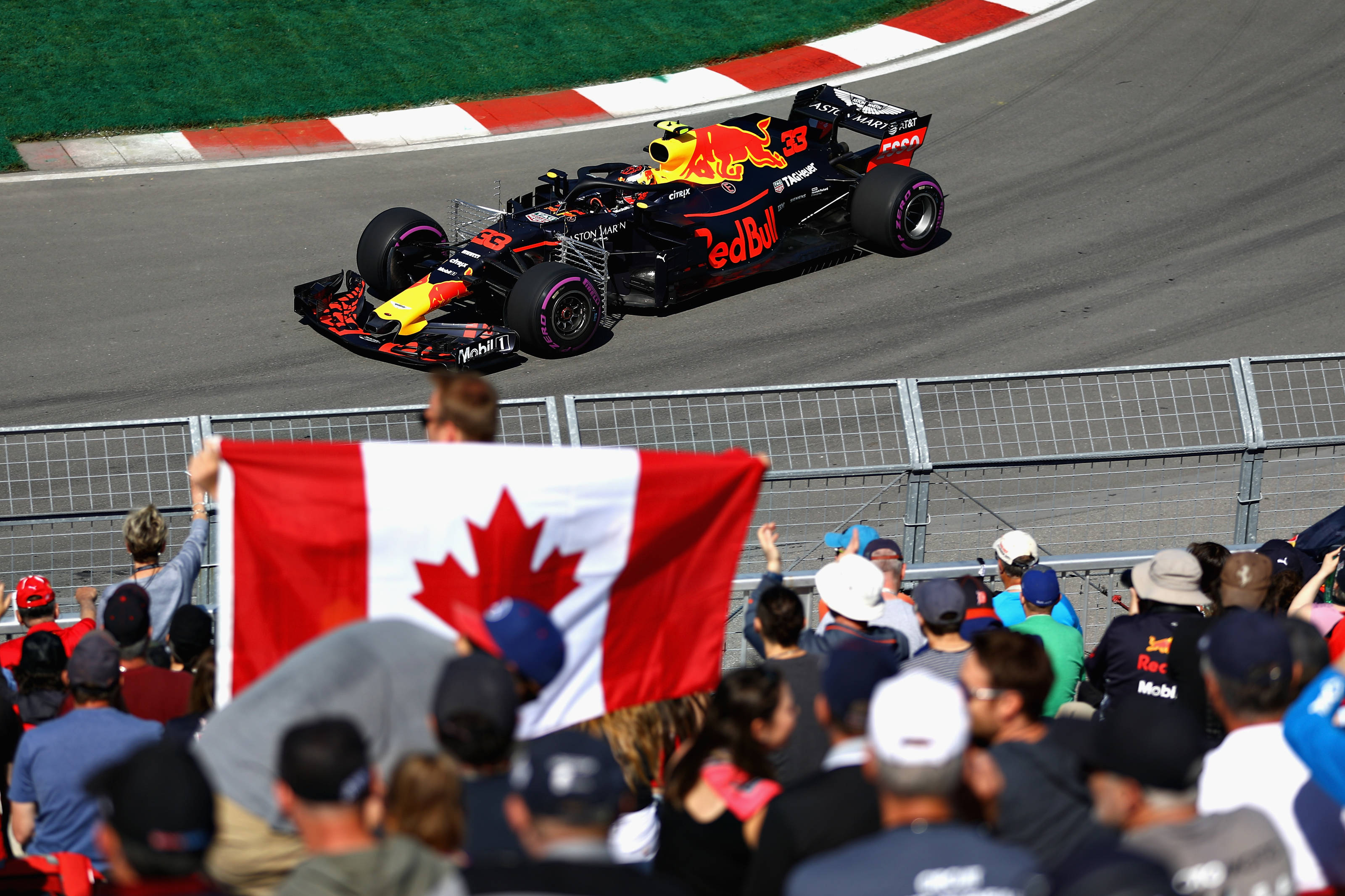 Verstappen lidera primeira sessão na frente de Hamilton em Montreal