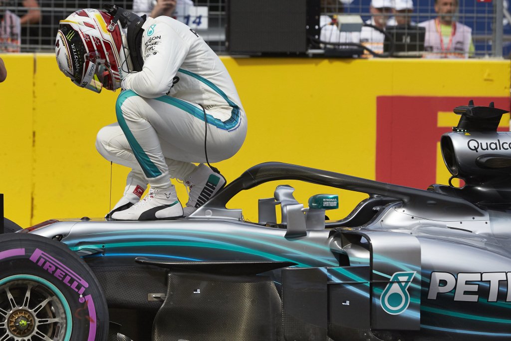 Hamilton realça trabalho da equipa com o novo motor e lamenta acidente de Bottas