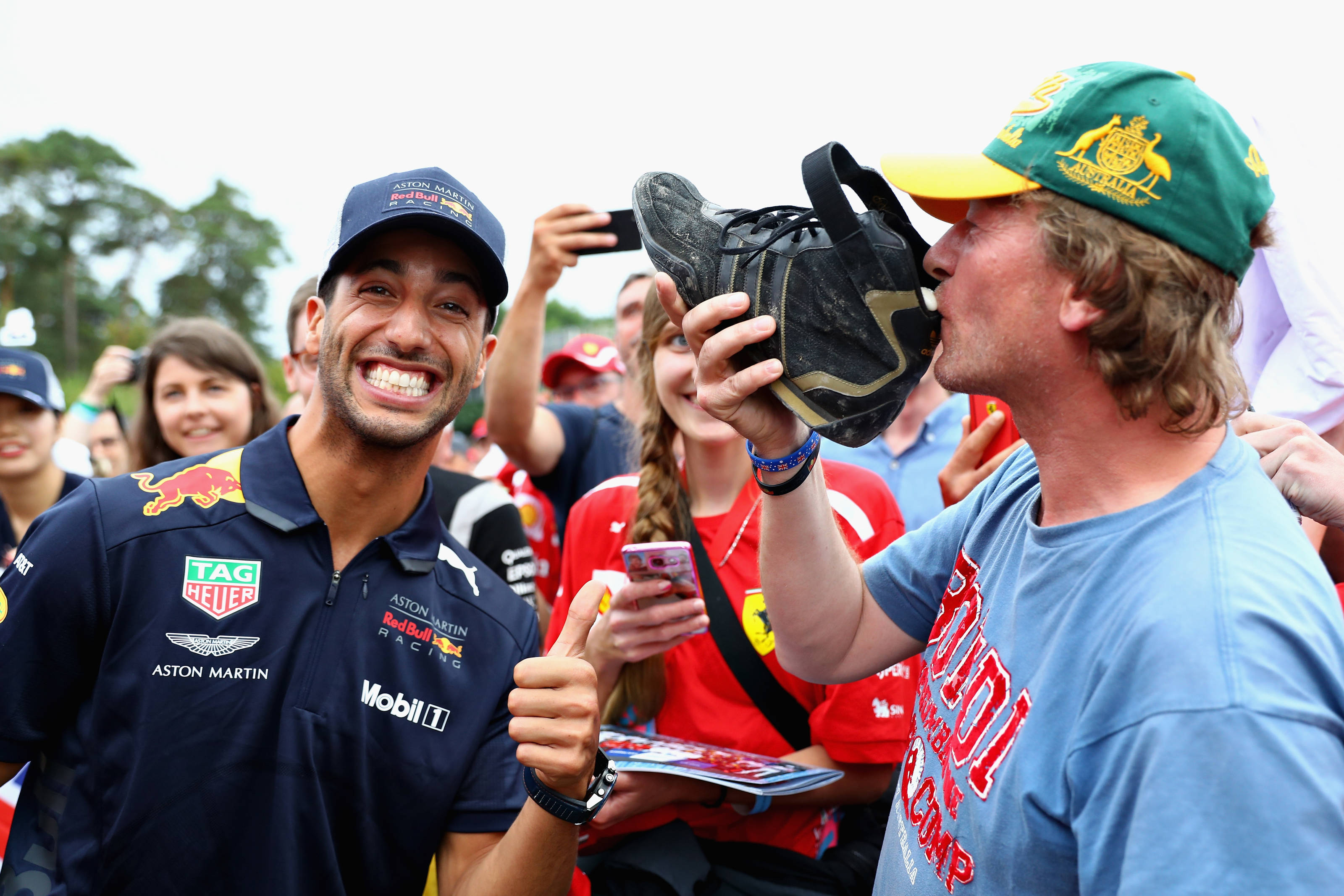 Ricciardo entusiasmado com possibilidade de recuperar posições e lutar com Hamilton na corrida