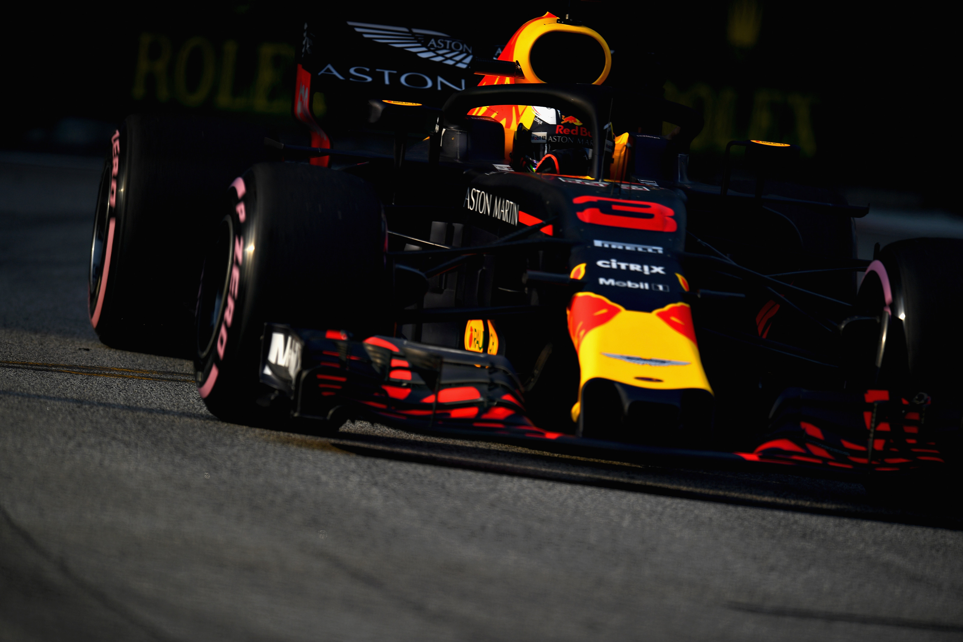 Ricciardo lidera dobradinha da Red Bull na primeira sessão em Singapura