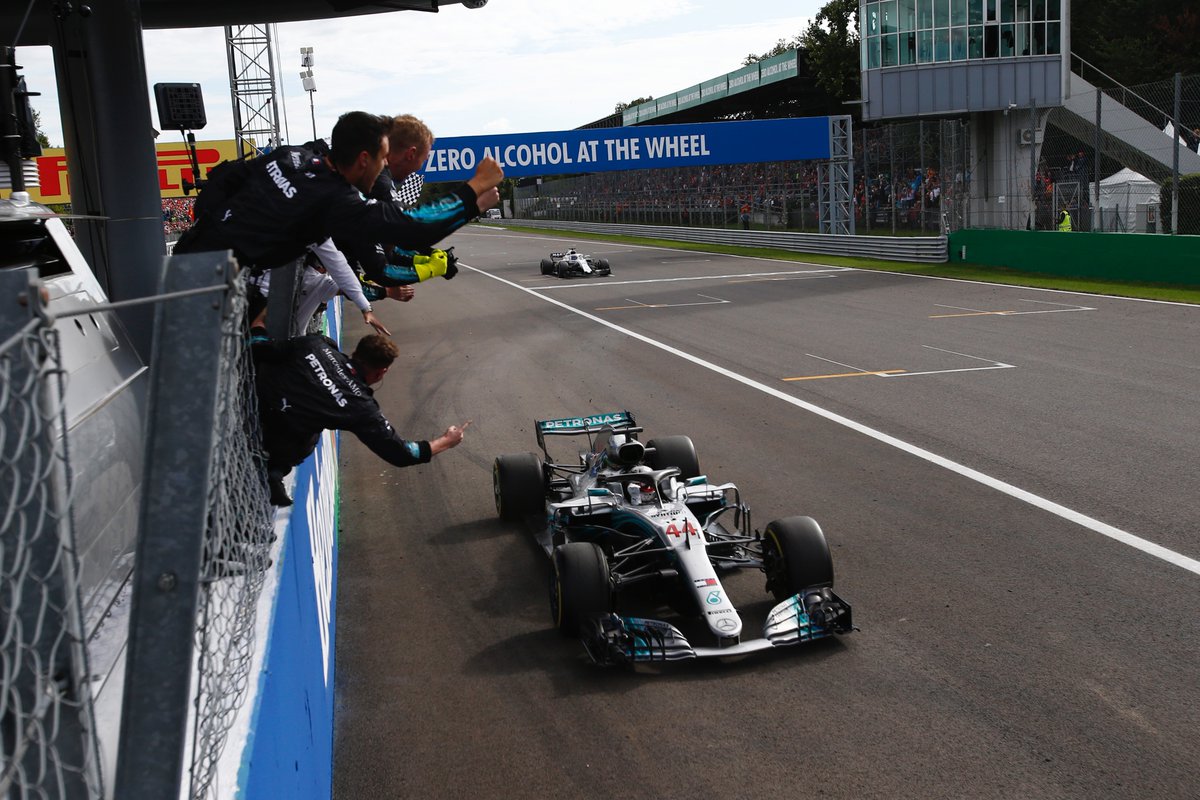 Hamilton supera Raikkonen após colisão com Vettel e vence em casa da Ferrari