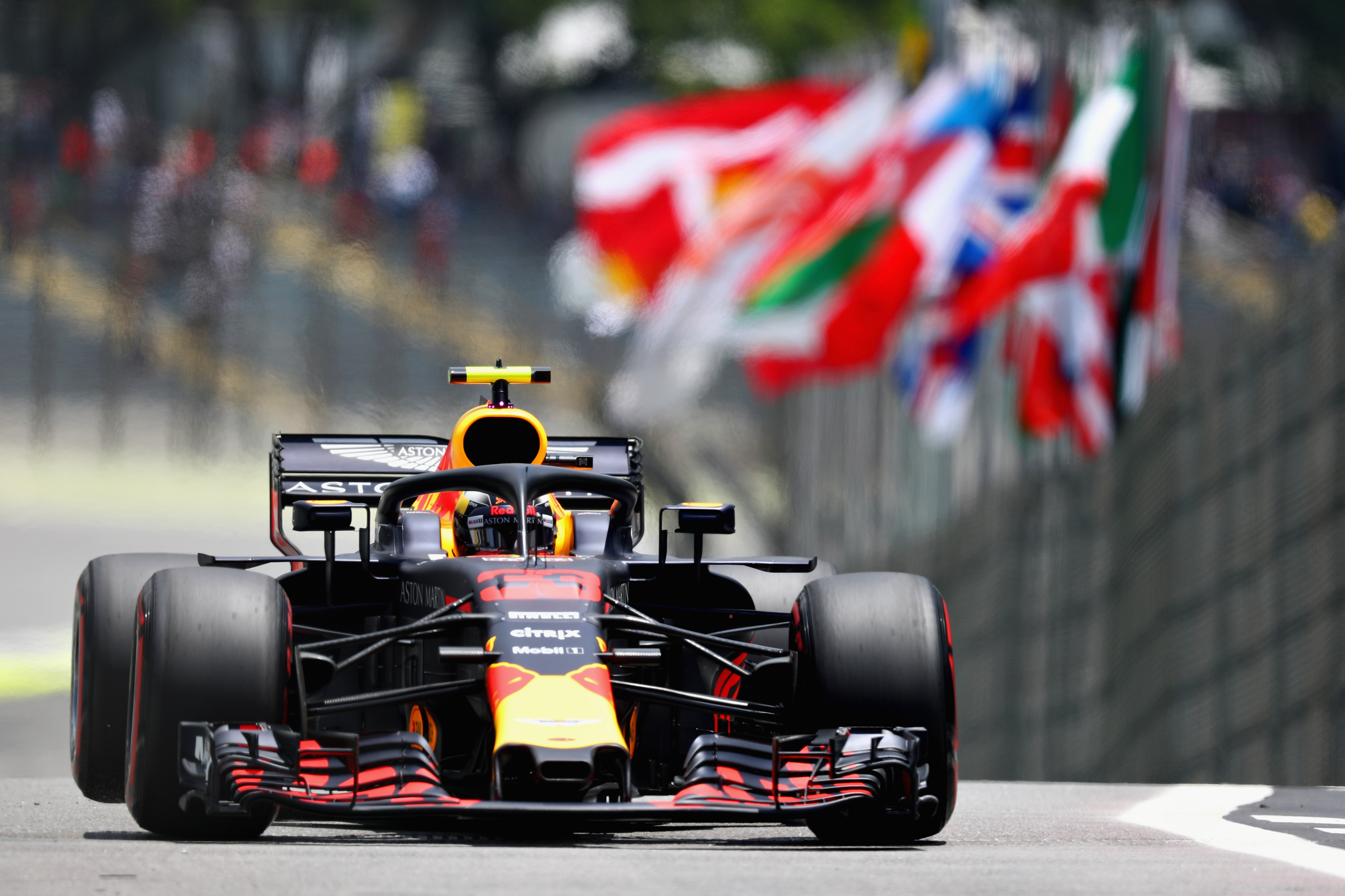 Verstappen bate Vettel e Hamilton e lidera primeira sessão em Interlagos