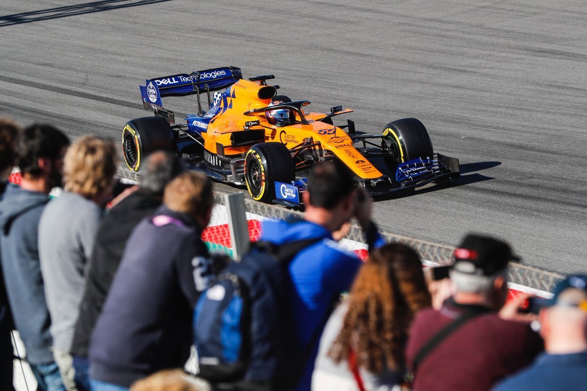 Sainz realiza melhor tempo dos testes e Vettel bate na sessão da manhã em Barcelona