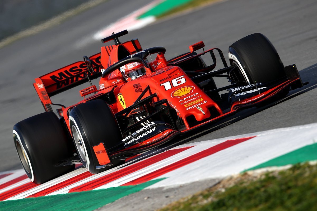 Leclerc mantém Ferrari no topo na manhã do segundo dia de testes
