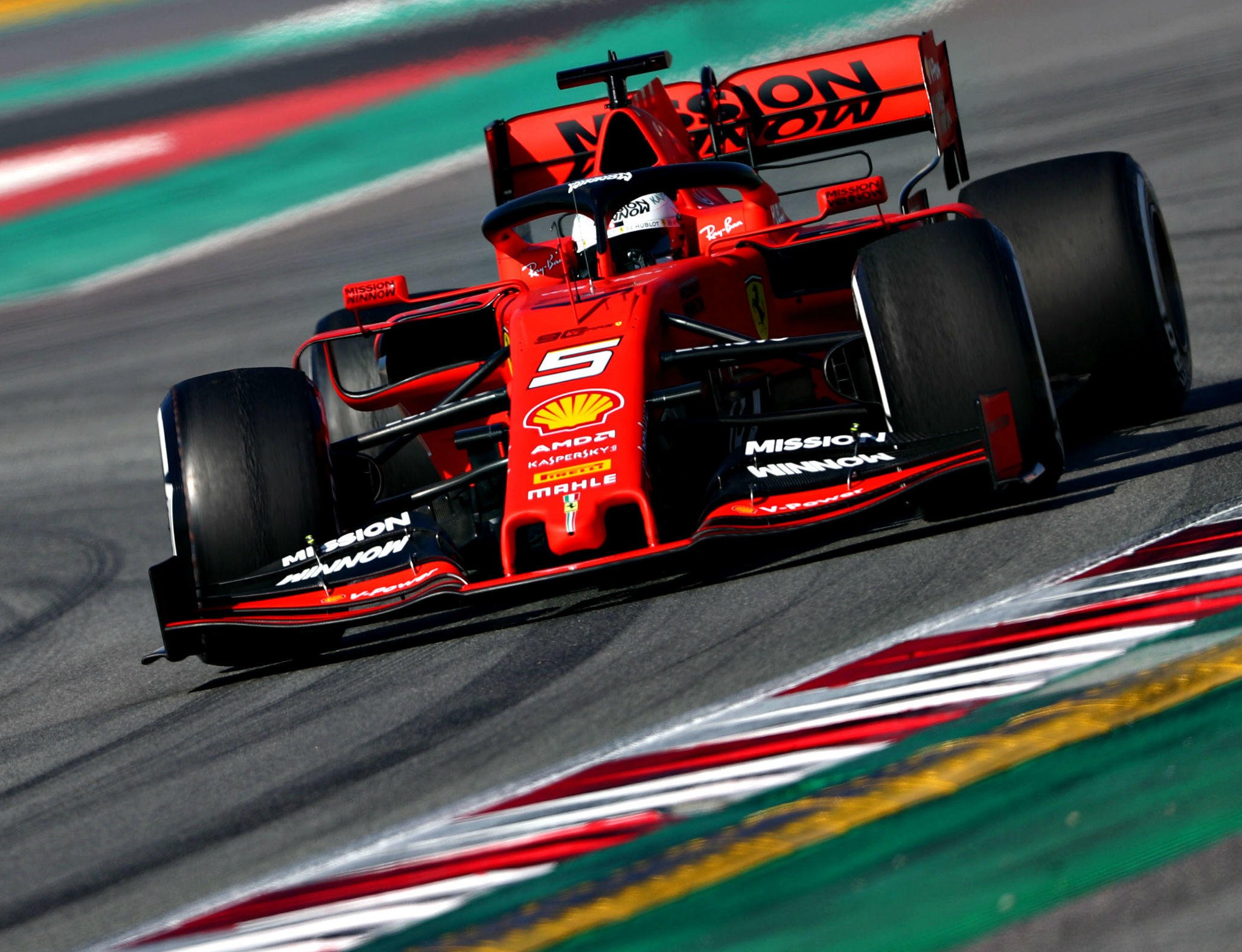 Vettel domina primeira manhã de testes de pré-temporada em Barcelona