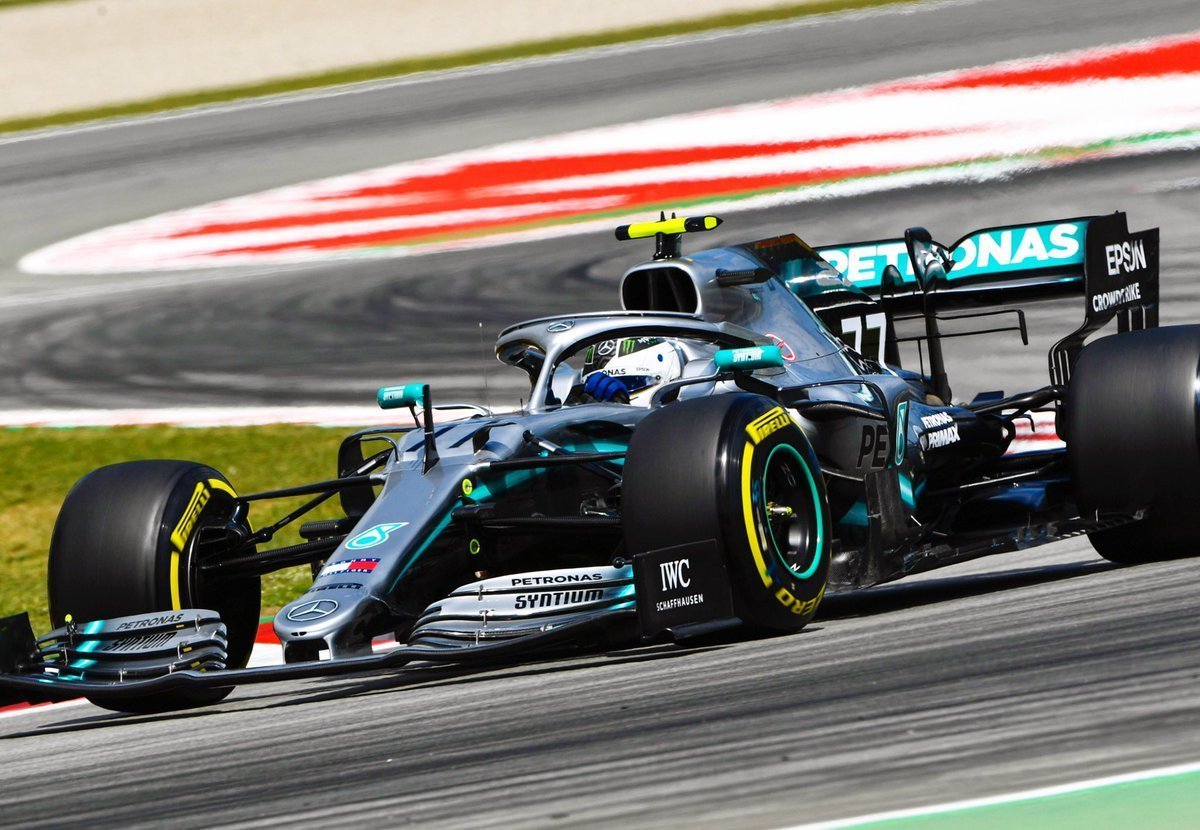Bottas lidera dobradinha da Mercedes na segunda sessão em Barcelona