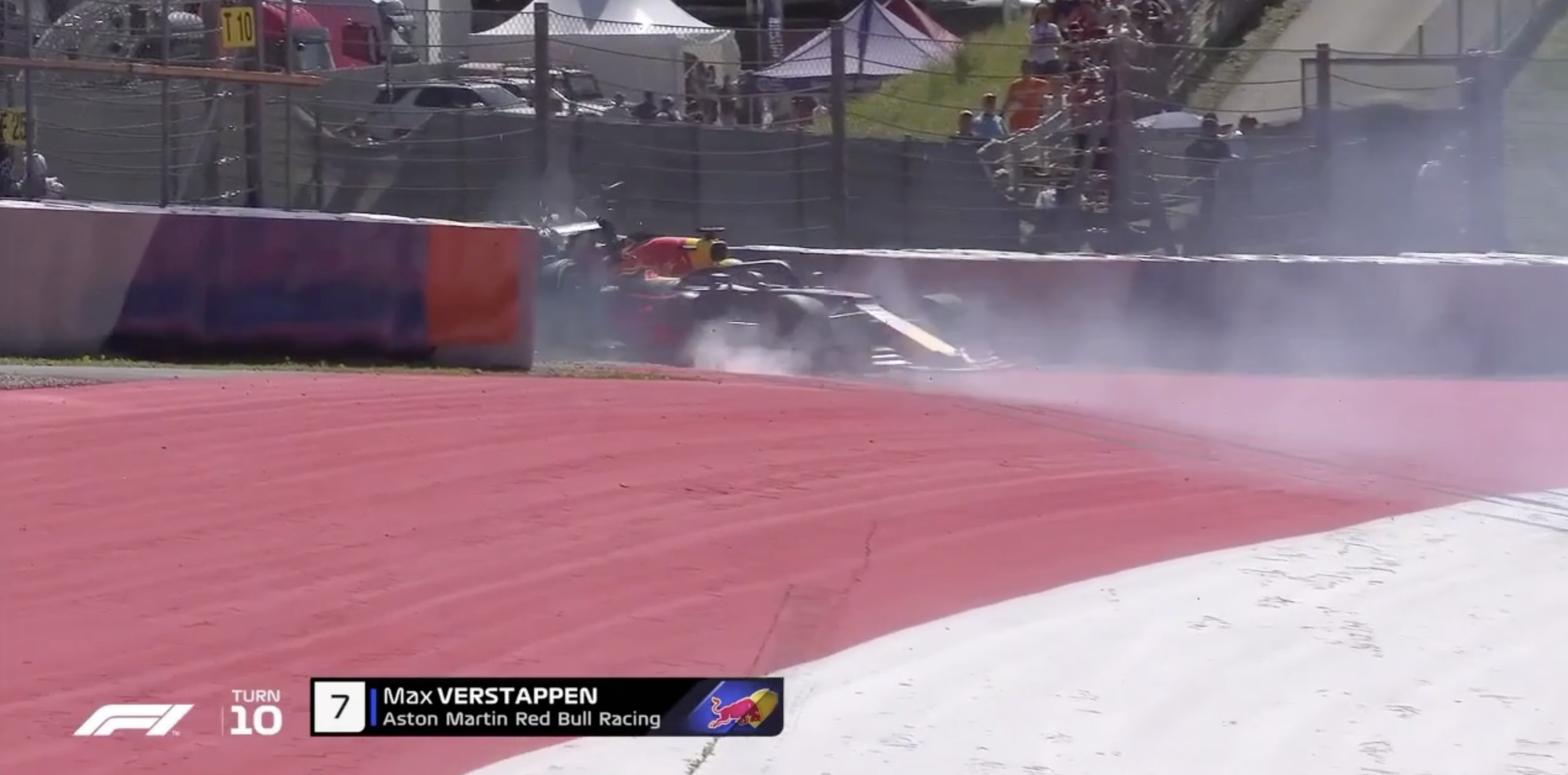 VÍDEO: Saída de pista de Max Verstappen na curva 10