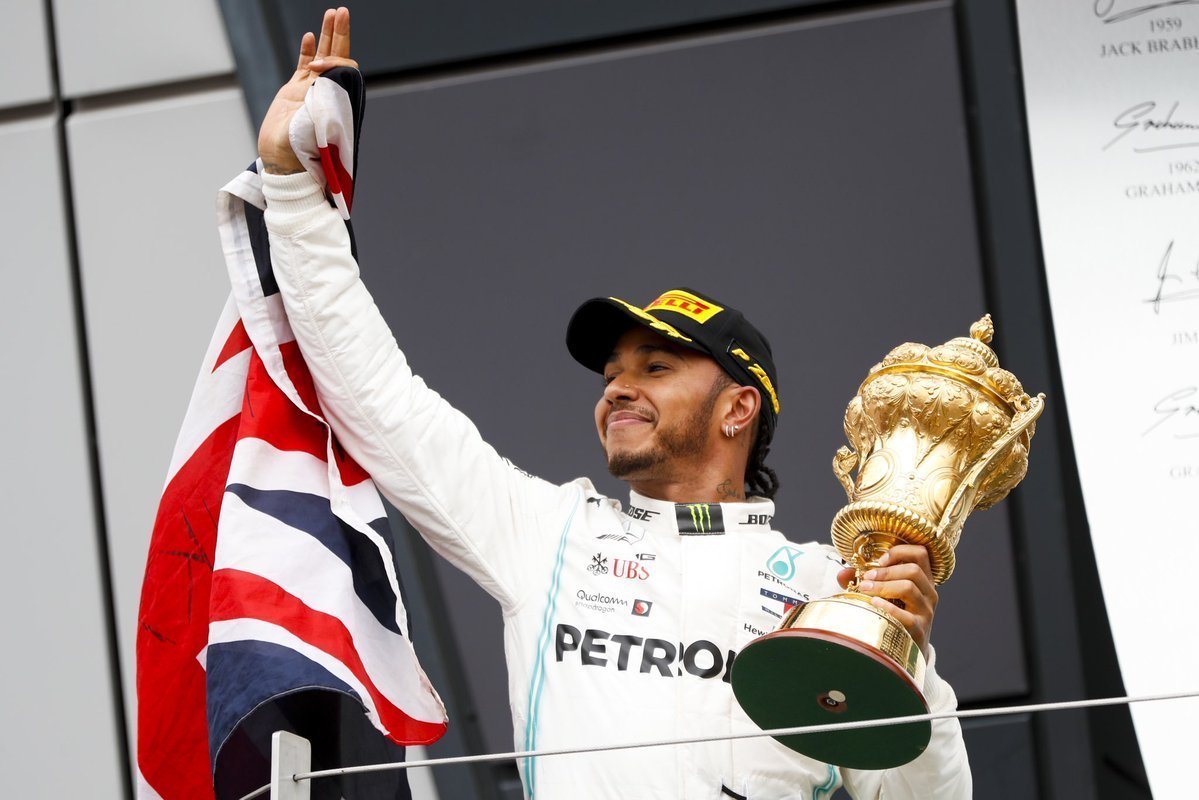 Hamilton contrariou a equipa ao não parar pela segunda vez em Silverstone