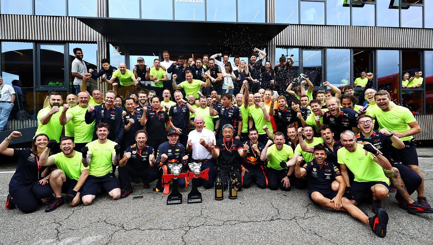 Max Verstappen saboreia vitória “perfeita” num dia “louco e incrível” em Hockenheim