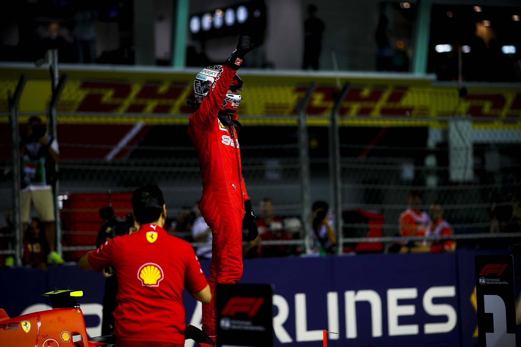 Leclerc diz que perdeu o controlo do carro três vezes em pole “surpreendente” para a Ferrari