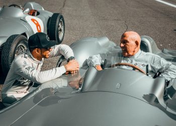 Sir Stirling Moss: Hamilton presta tributo à “lenda das corridas”