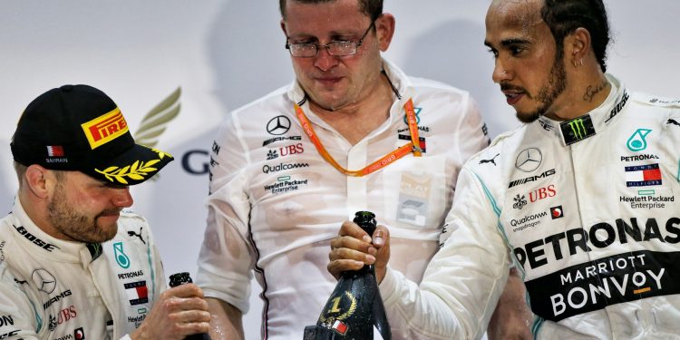 Cowell, líder do departamento de motores da Mercedes, abandonará a equipa antes do início da temporada