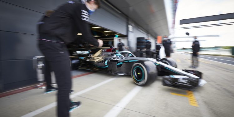Mercedes regressou à pista com teste “muito útil” em Silverstone
