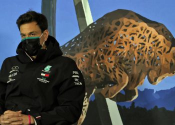 Wolff desmente rumores sobre contrato de Hamilton: “Não fazem qualquer sentido”