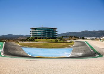 Pirelli: Novo asfalto de Portimão criará desafio extra, pneus mais duros deverão ser a opção escolhida