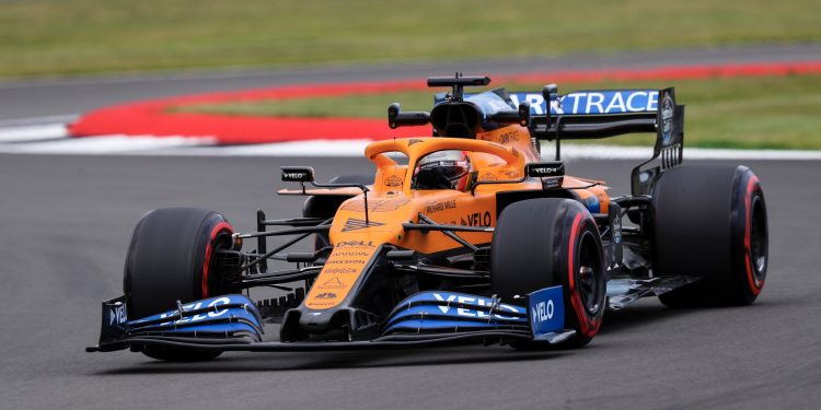 Sainz diz que escolha de pneus será uma “dor de cabeça” para as equipas no Q2