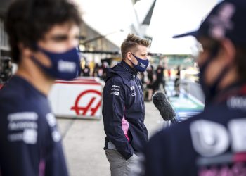 Pérez volta a testar positivo para a COVID-19 e Hulkenberg regressa na segunda corrida de Silverstone