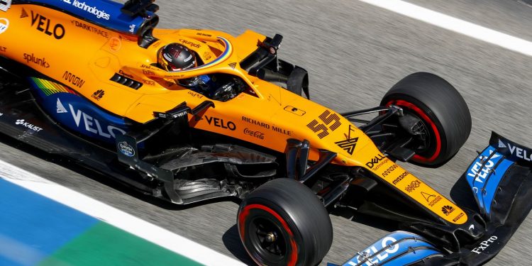 “Novo motor, nova vida”: Sainz tem a Racing Point na mira após resolução dos problemas no MCL35