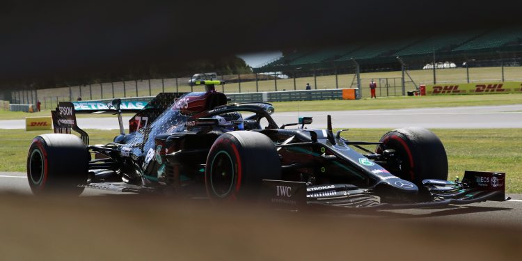Bottas supera Hamilton para regressar às poles e Hulkenberg brilha ao ser terceiro em Silverstone
