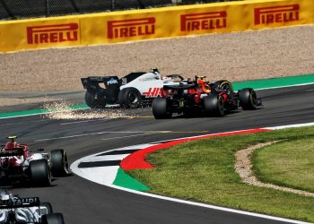 Albon acredita que colisão com Magnussen é “50/50” após corrida de “limitação de danos”