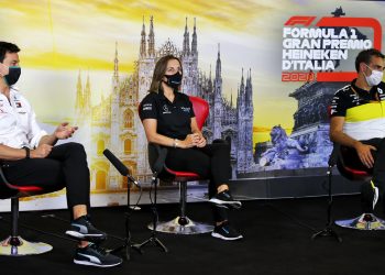Claire Williams: “Os novos proprietários queriam que eu ficasse”