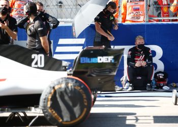 Steiner acredita que Magnussen é o melhor nos arranques após início “incrível” em Sochi