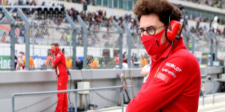 Binotto admite que ensaiou três vezes o telefonema em que dispensou Vettel