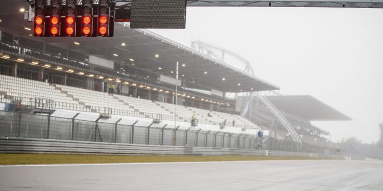 Primeira sessão de treinos livres cancelada devido à falta de visibilidade em Nürburgring