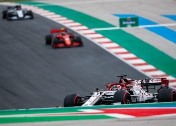 Pilotos “chocados” com a primeira volta de Raikkonen: “Ele estava a voar”