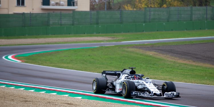 Tsunoda completou 350 quilómetros no primeiro teste com um Fórmula 1 em Imola