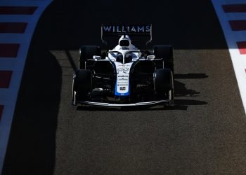Russell fala em “sensação estranha” ao saber do regresso à Williams