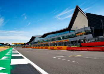 “Reta Hamilton”: Silverstone renomeia a reta das boxes para prestar tributo ao heptacampeão